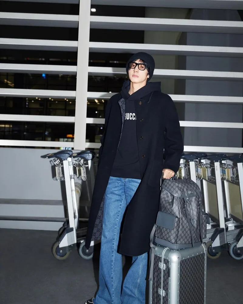 宋威龙皮衣造型