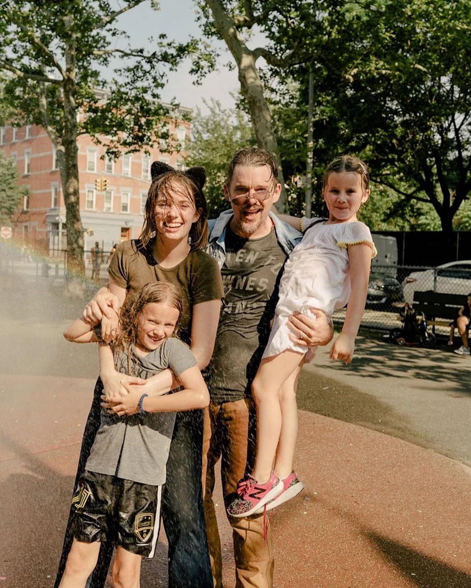 伊森霍克和三个女儿