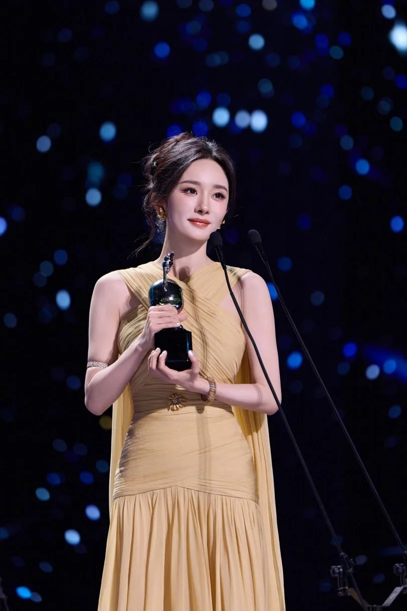 图片来源：微博@杨幂工作室