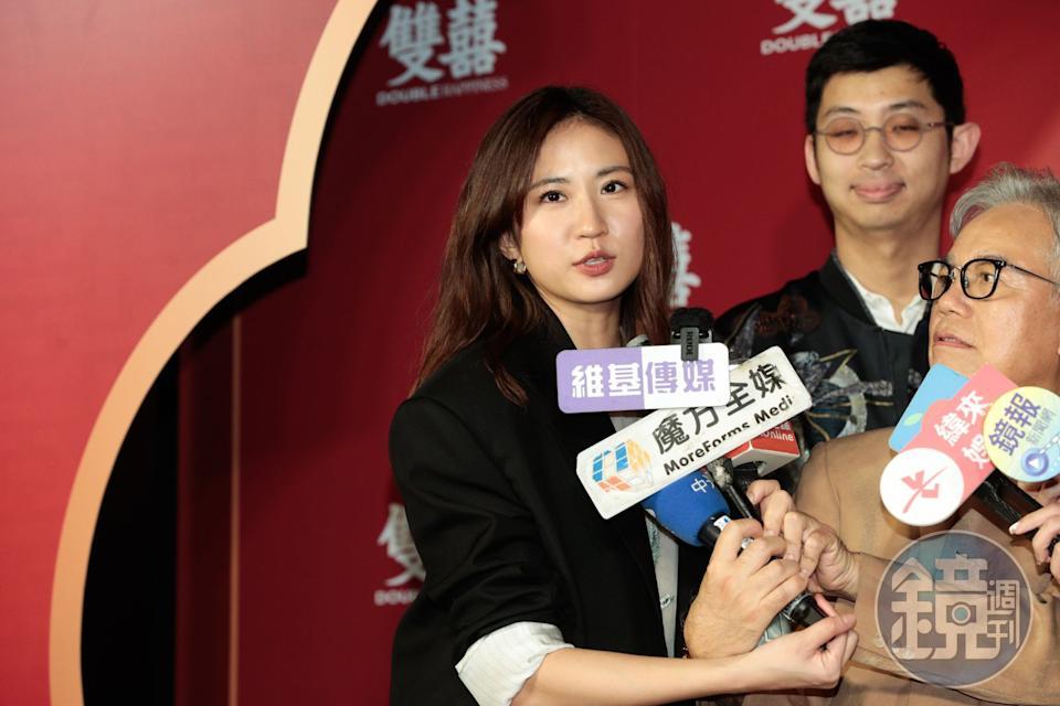 9m88饰演的婚顾看起来超专业,未来若有朋友想找她当婚顾,她不想毁了别人的婚礼,但是可以去当婚礼歌手。