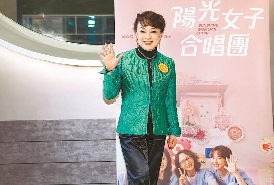 翁倩玉旋风回台,12日现身为《阳光女子合唱团》受访。(陈俊吉摄)