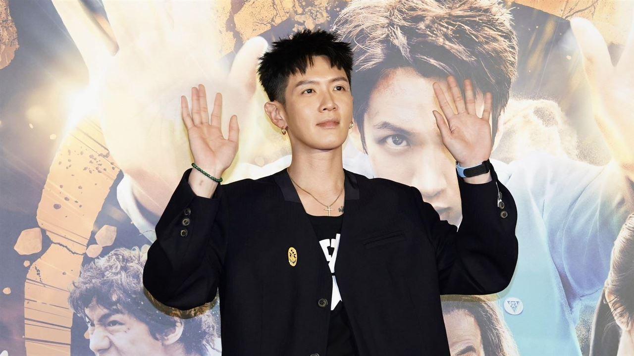 影评人直言，柯震东演高中生装嫩是《功夫》最大败笔。