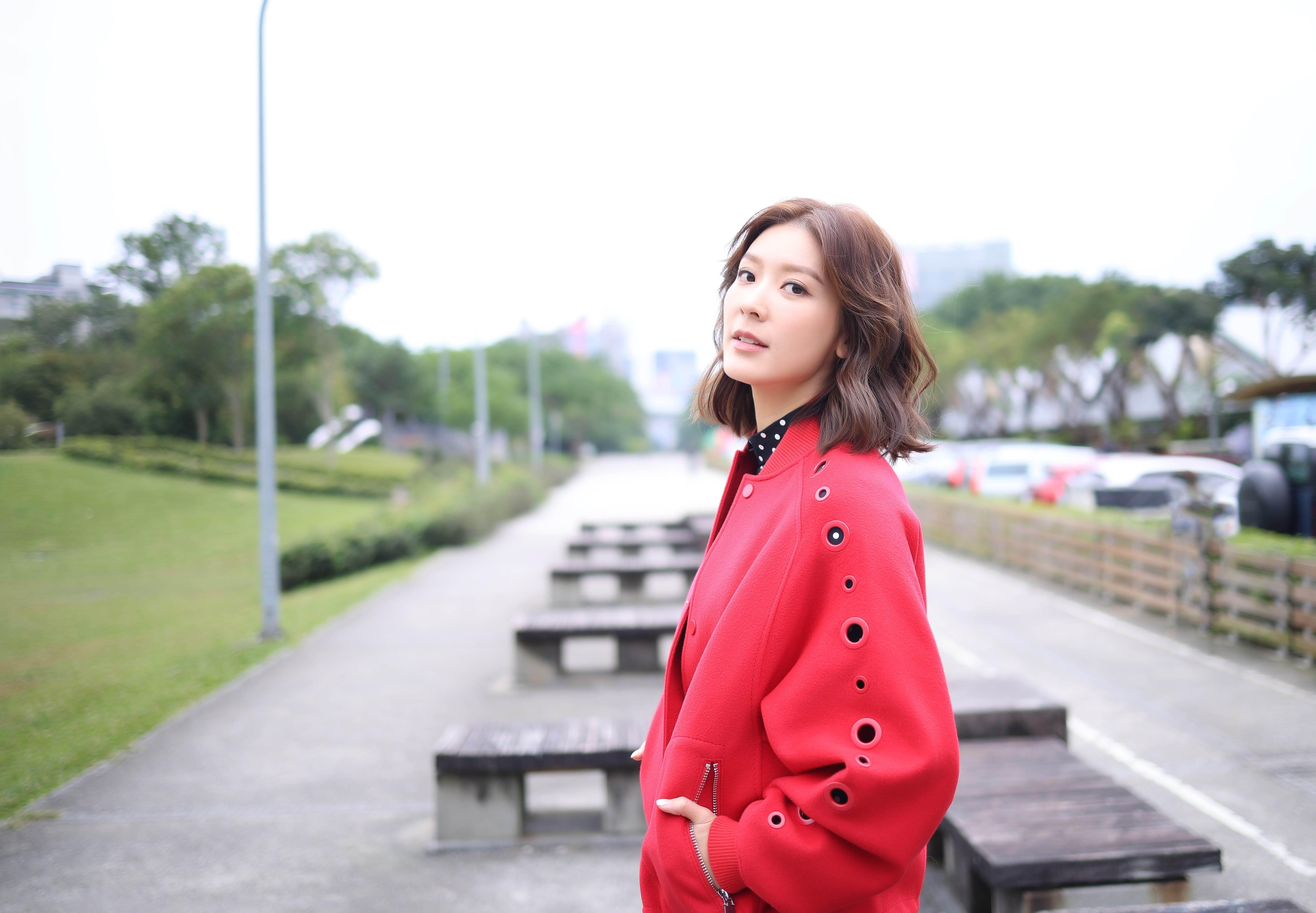 余香凝携手刘冠廷《双囍》办婚礼。