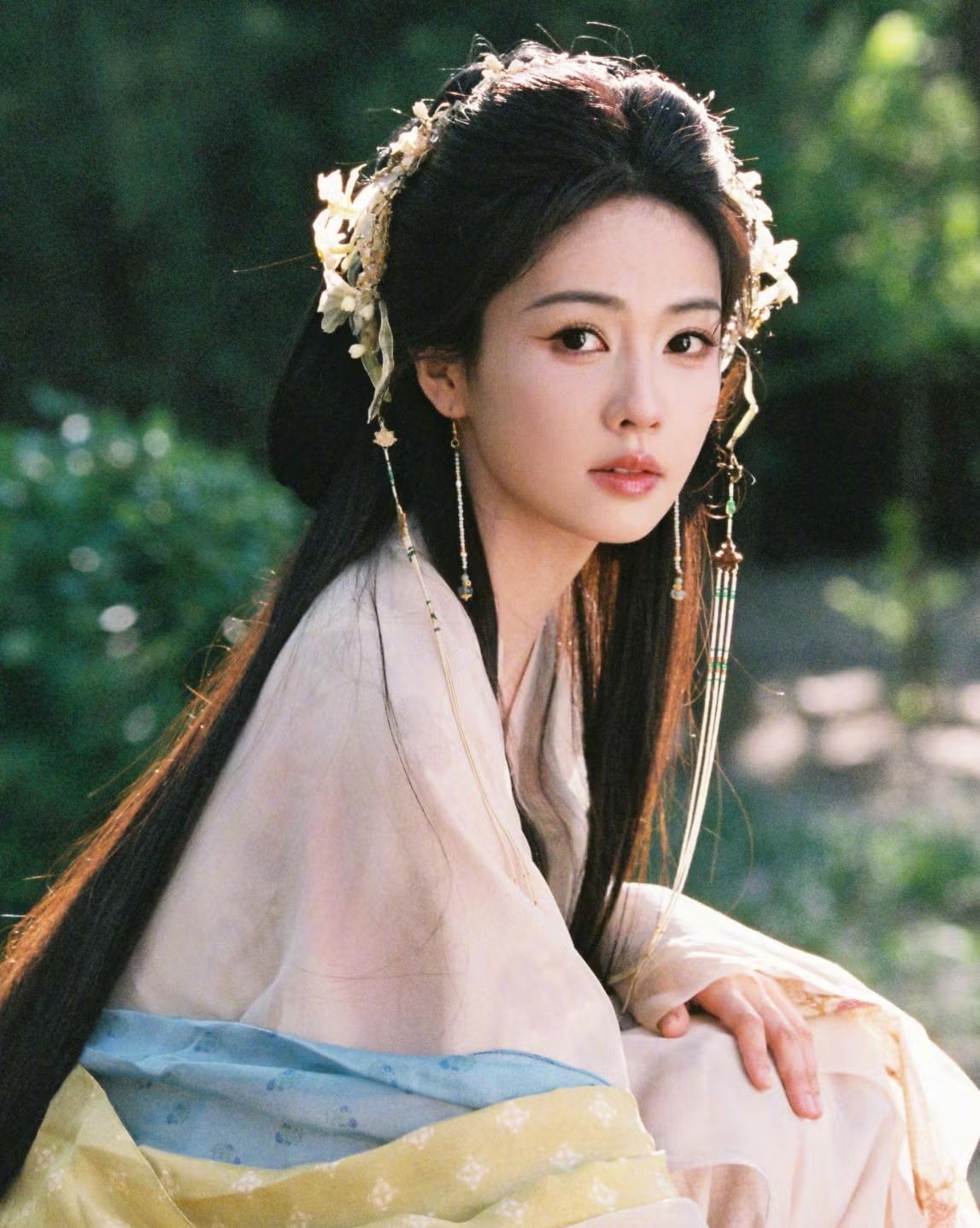 白鹿《唐宫奇案》血色嫁衣美出圈，揭秘她从试镜失败到顶流的7个故事-5