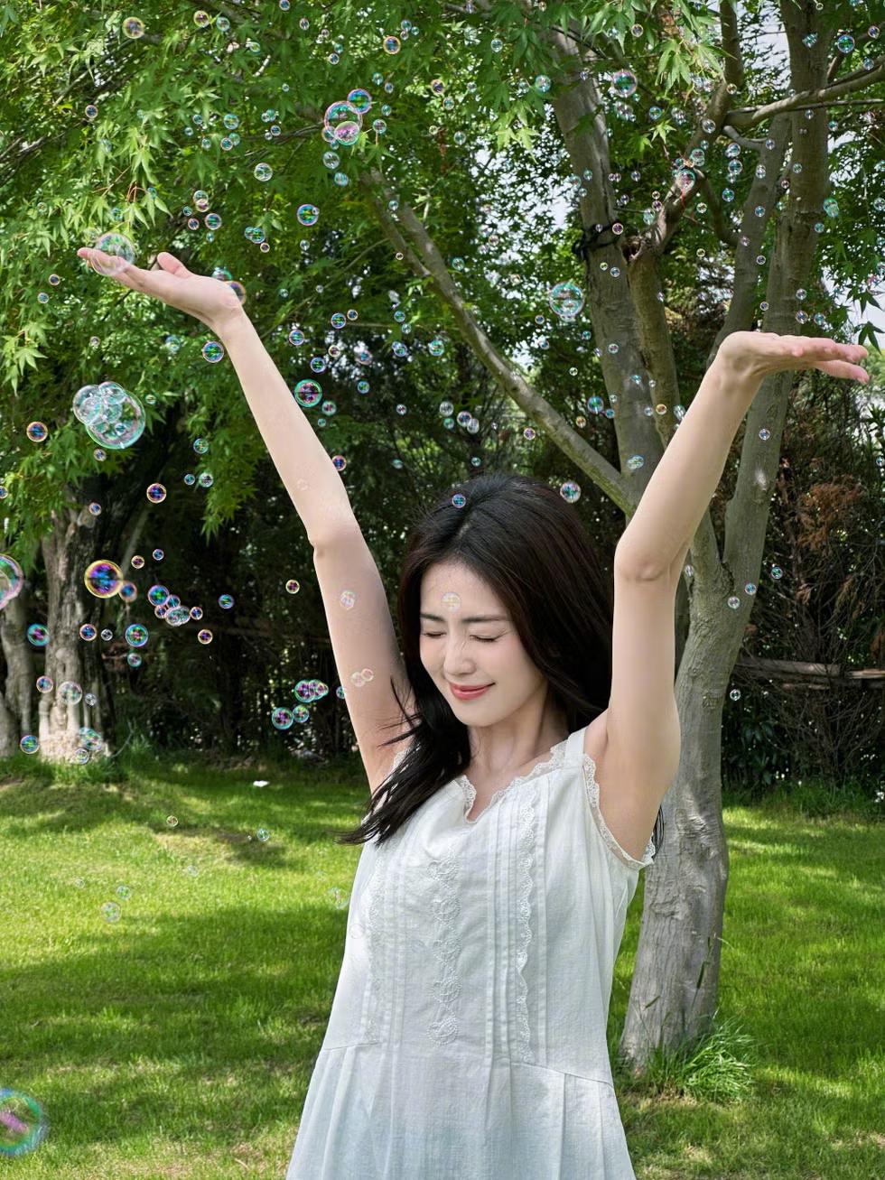 白鹿《唐宫奇案》血色嫁衣美出圈，揭秘她从试镜失败到顶流的7个故事-6