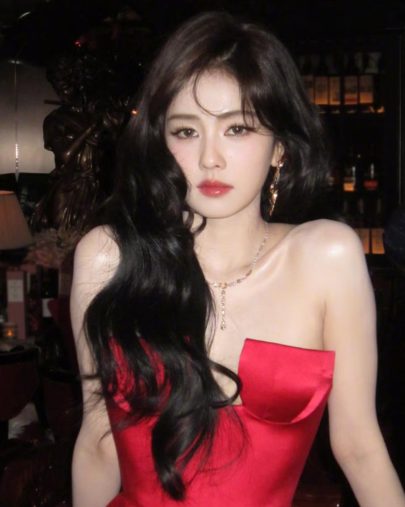 白鹿《唐宫奇案》血色嫁衣美出圈，揭秘她从试镜失败到顶流的7个故事-7