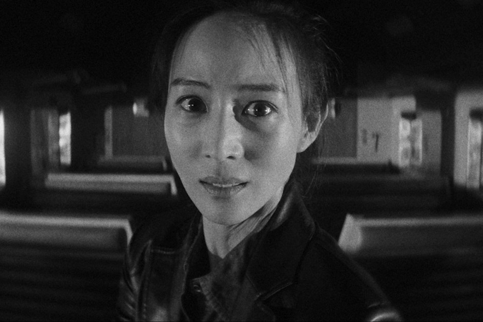 张钧甯“匿杀”与导演男友柯汶利再合作，化身女打仔缉凶。车库娱乐提供