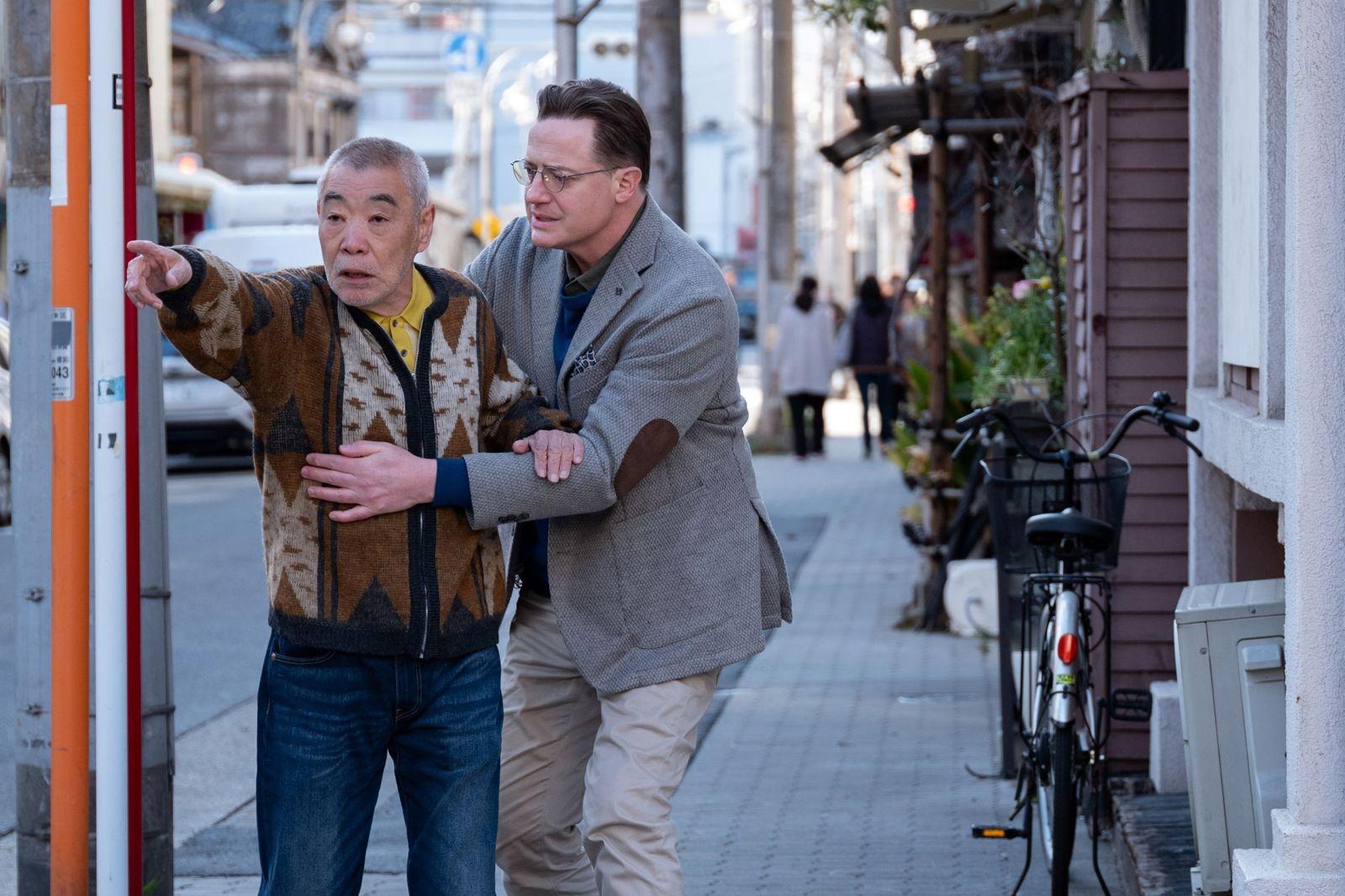 奥斯卡影帝布兰登费雪（Brendan Fraser）与柄本明演出“日租家庭”。探照灯影业提供