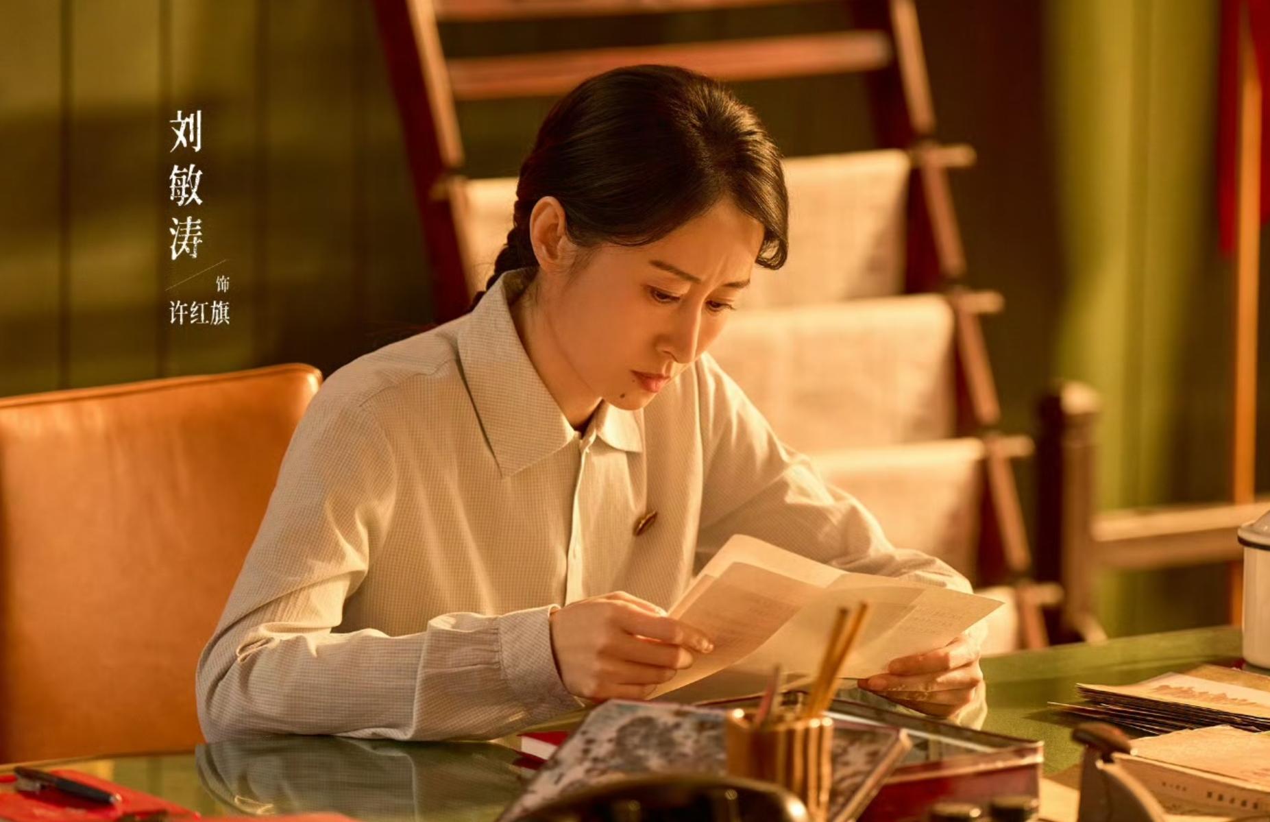 父母那代人的爱情，嘴上谈规距，生活卻先心动。（图／《纯真年代的爱情》官方微博）