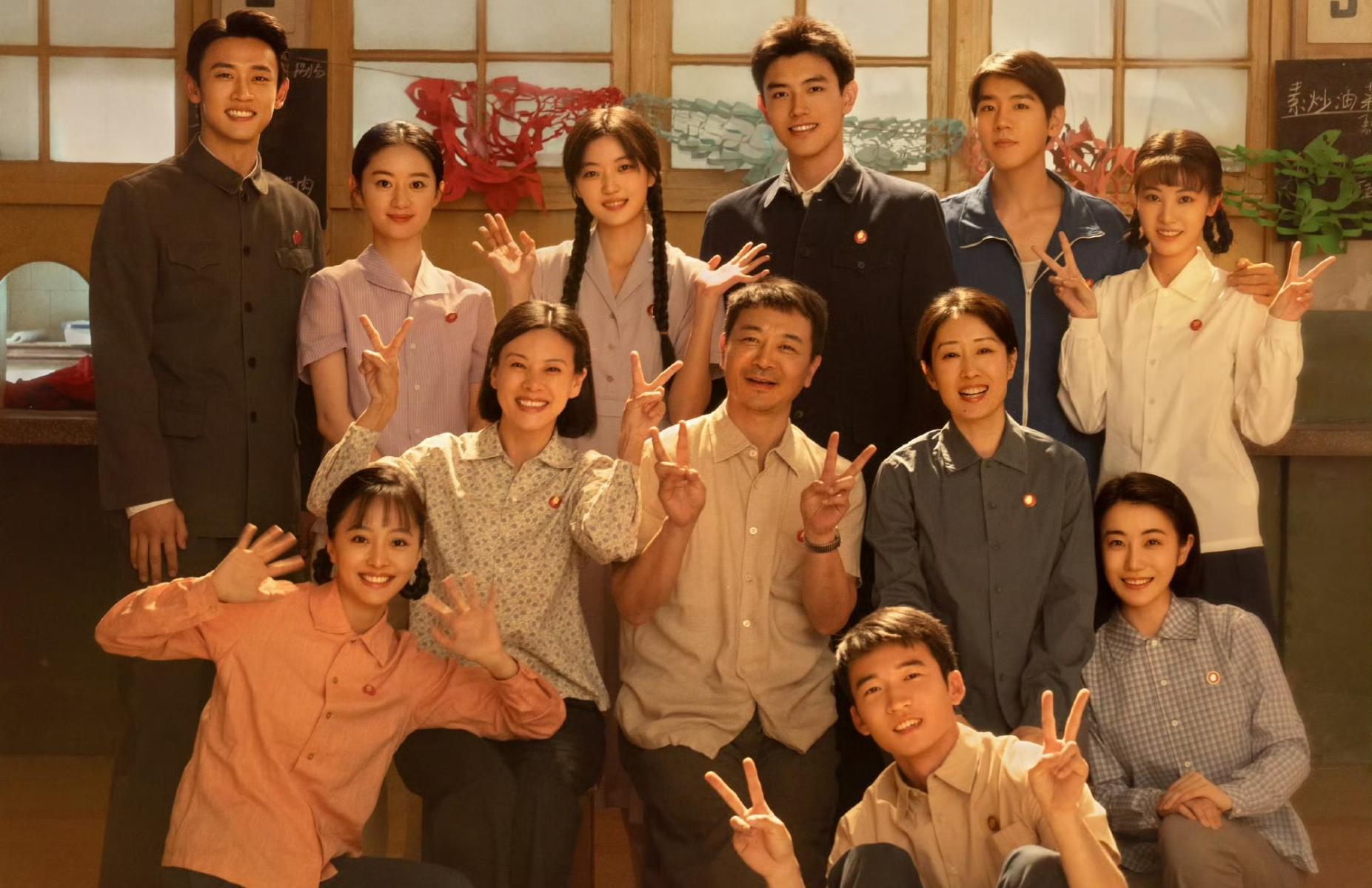 郭晓婷、王天辰被网笑称“吻戏KPI担当”。（图／《纯真年代的爱情》官方微博）