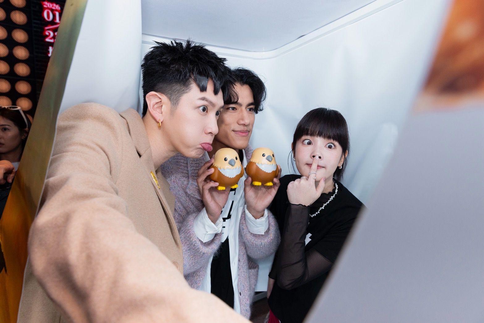 电影《功夫》台北大巨蛋快闪店开幕,柯震东王净朱轩洋现身玩拍贴机