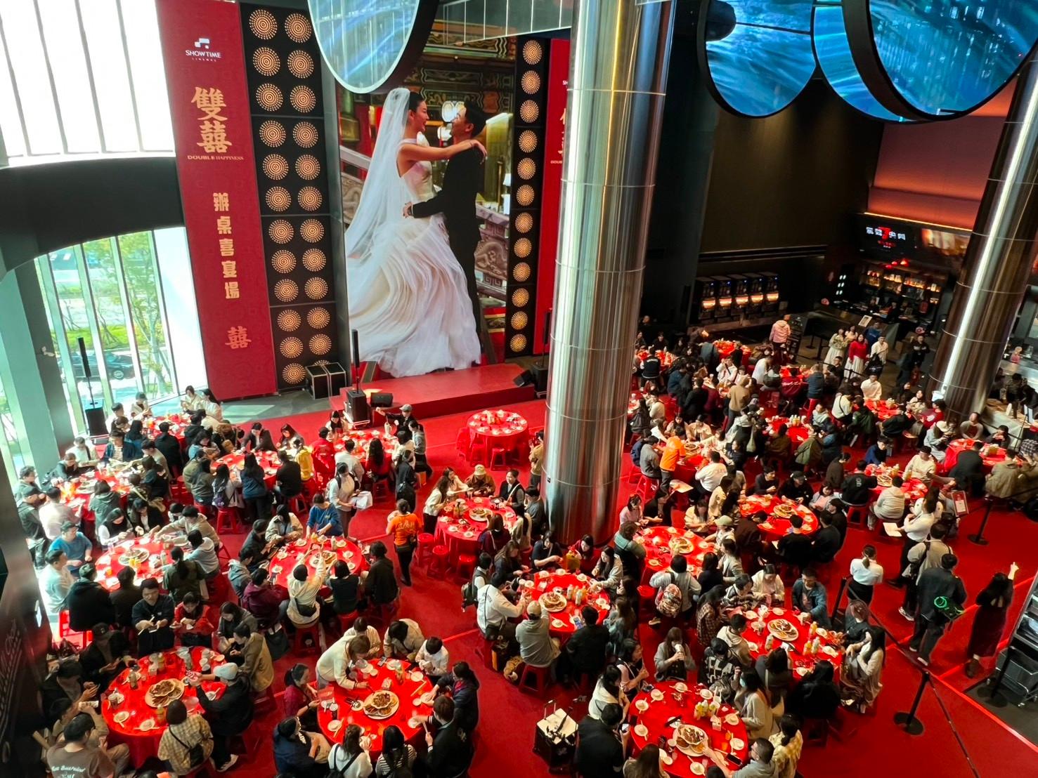 大巨蛋秀泰影城首创“电影院办桌”，现场席开28桌。秀泰影城提供